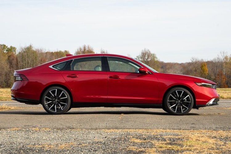 2025 Honda Accord Review: 4 Reasons to Own It