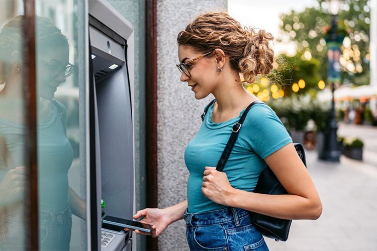 How to Avoid Bank Fees While Traveling