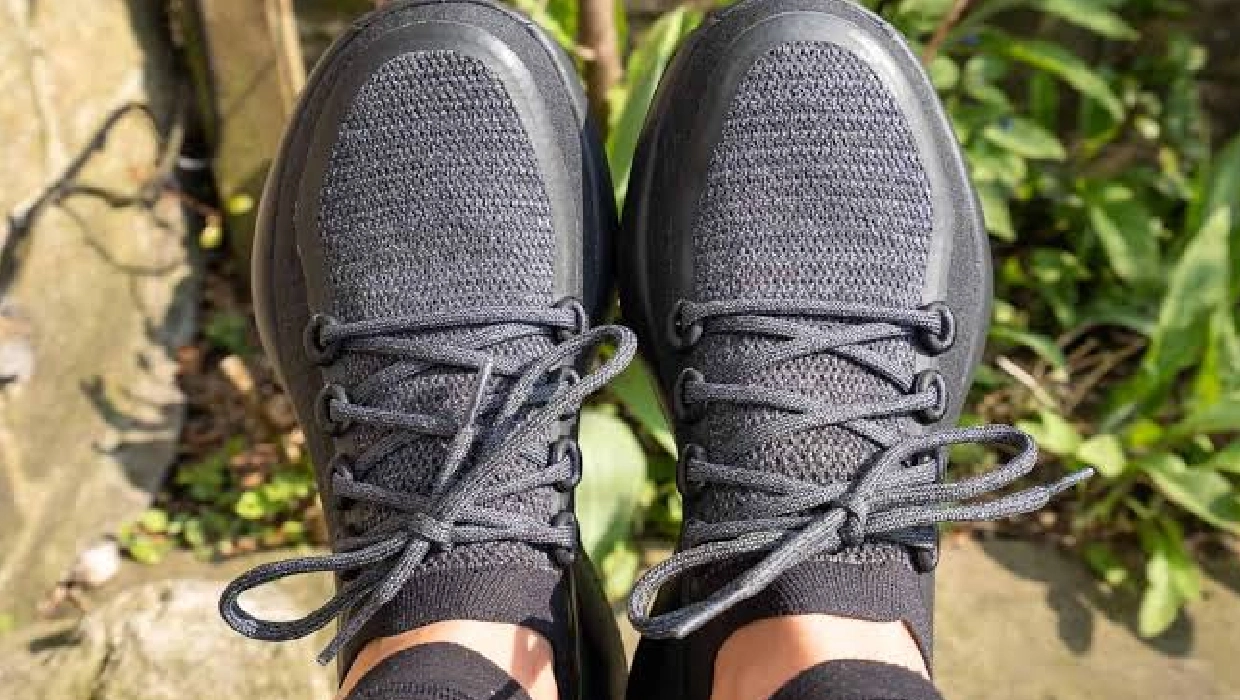 Allbirds Review : The Most Comfortable Sustainable Sneaker — With Durability and Shipping Caveats You Need to Know
