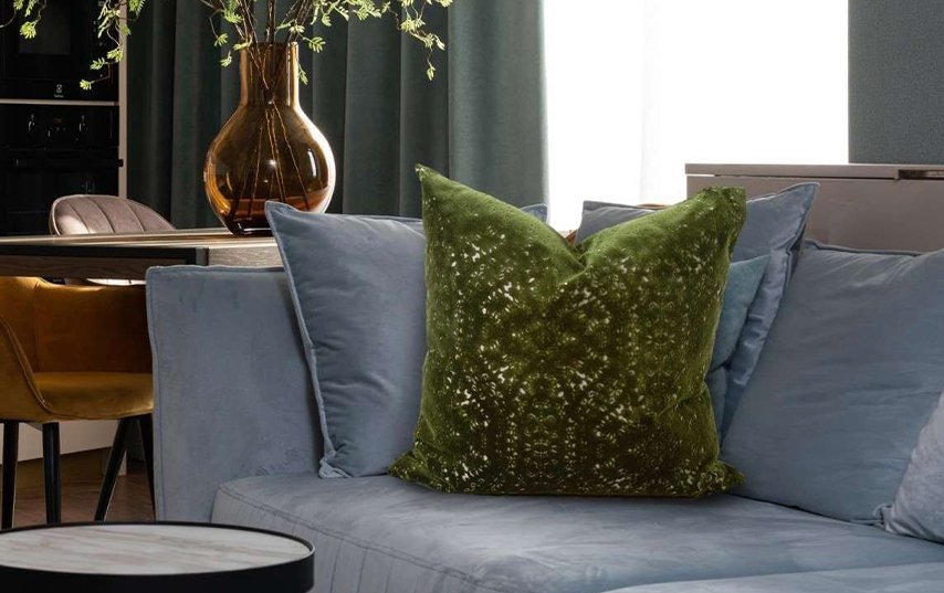 The “Throw Pillow Refresh” That Makes a Living Room Feel Instantly Updated