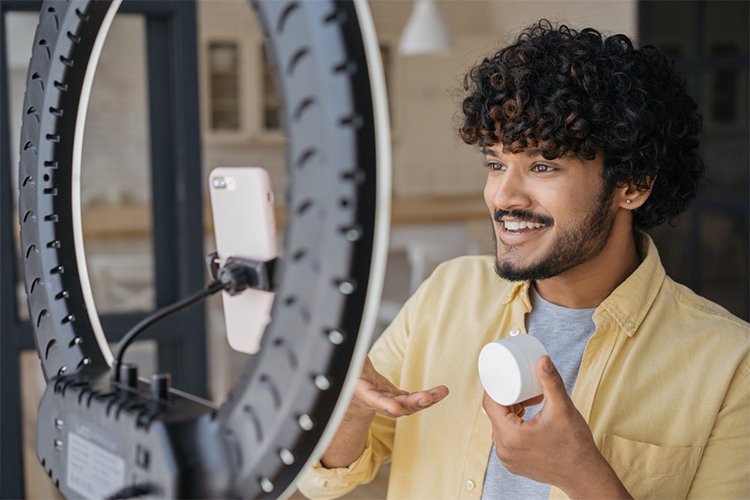 How to Become a Successful Influencer in 2025