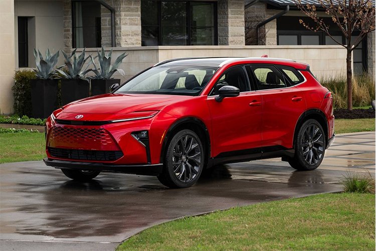 Is the Toyota Crown Signia 2025 legit? Pros and Cons