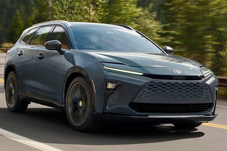 Is the Toyota Crown Signia 2025 legit? Pros and Cons