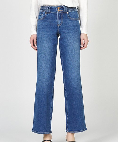 1) Straight-leg jeans with a clean hem (mid-to-high rise)