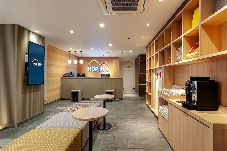 The “Hotel Hop” Strategy That Made One City Feel Like Three Trips